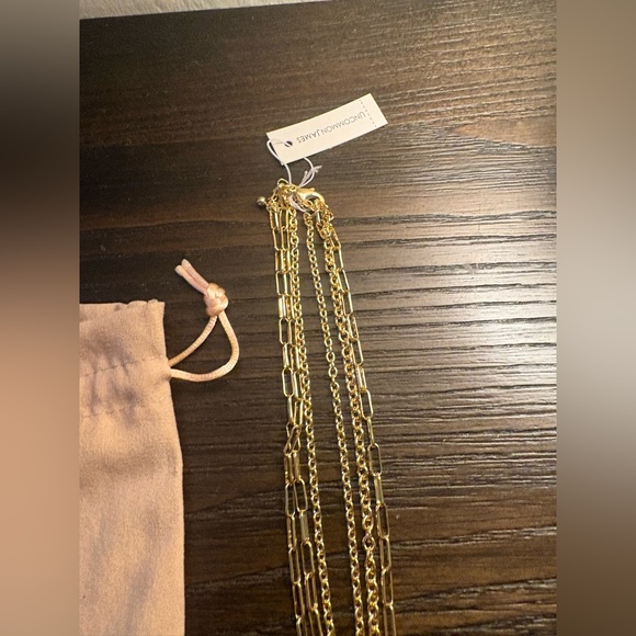 NEW Uncommon James Gold Three's Company Necklace - Picture 5 of 6